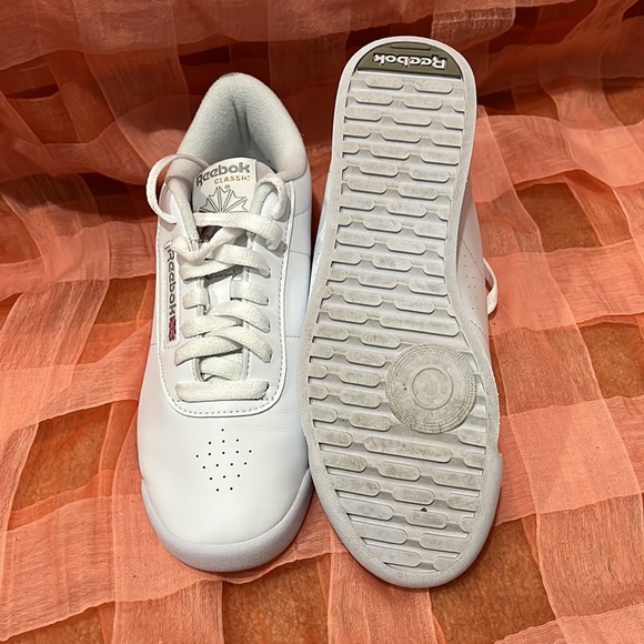 Reebok classic tennis shoes - Picture 4 of 4